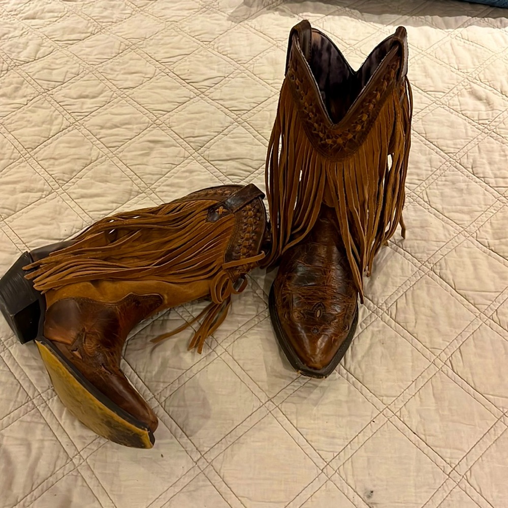Dingo brand fringe brown suede and leather boots.